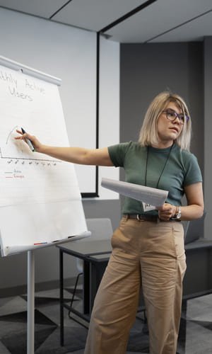 masterming meeting business networking female busineswoman women bsuiness owner 01