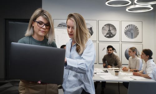 masterming meeting business networking female busineswoman women bsuiness owner 09